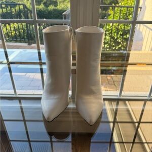 These are from Dream Pairs and are White heels boots.